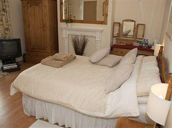 Harlequin With Parking Guest house 4*